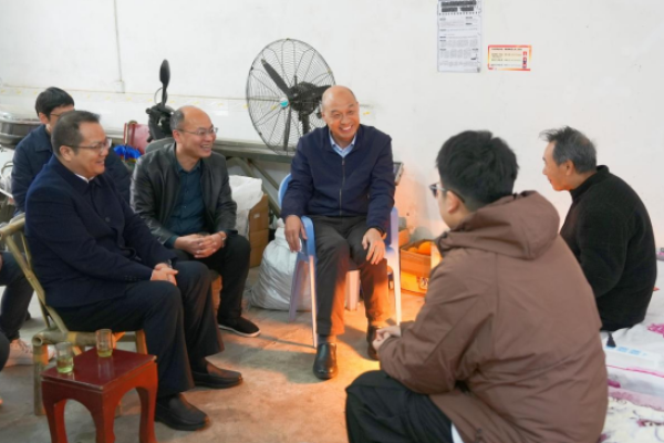 赣南师范大学党委书记陈义旺一行赴天心镇天心村调研并开展走访慰问