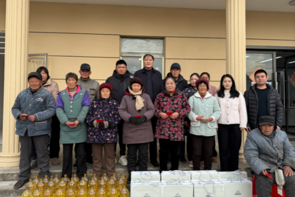 情系桑梓暖寒冬！江苏如东县政协委员吴秀彬新春慰问三桥村困难户