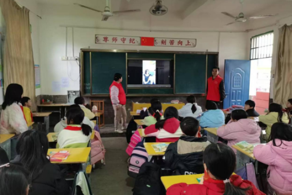 江西安远塘村乡：法治&ldquo;开学礼&rdquo;进校园 对校园欺凌说&ldquo;不&rdquo;