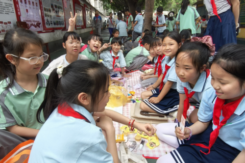 低碳焕新 向善成长&mdash;&mdash;江西信丰县第三小学&ldquo;向善超市&rdquo;跳蚤市场欢乐开市
