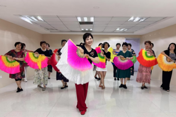 红秧踏舞谢党恩