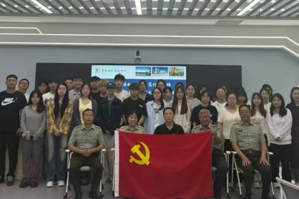银发忆长征 青春启新途