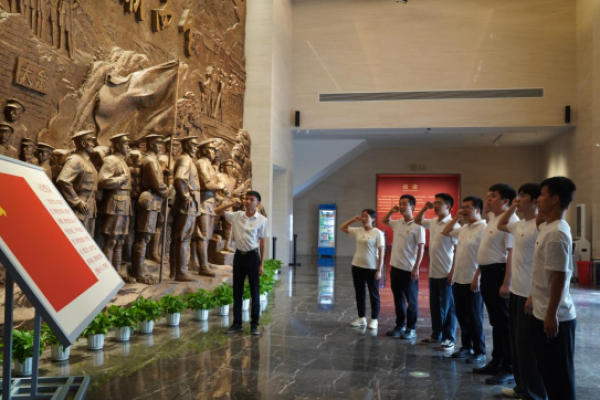 江西安远县天心镇组织预备党员赴&ldquo;赣南三整&rdquo;天心整军学习园举行入党宣誓仪式
