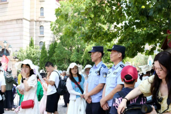 荧幕内外共话先贤：央视《江海潮生》热播，江苏如东丰利镇举办《仿真恋》读书分享会