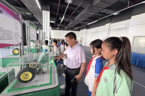 党建引领研学实践 科技筑梦点亮童心&mdash;&mdash;江西信丰县九渡小学开展科技馆科普研学活动