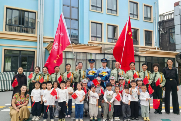 童心礼赞祖国 红色浸润童年&mdash;&mdash;江苏省如东县青少年宫附属幼儿园迎国庆主题升旗仪式