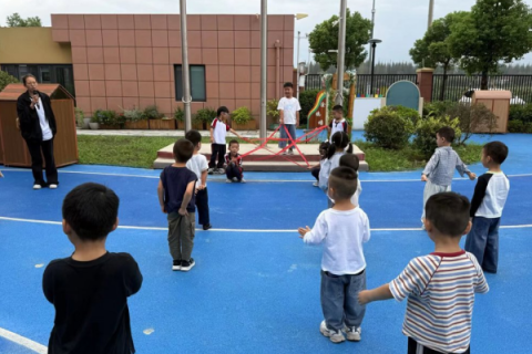 红韵润童心 萌娃礼赞祖国华诞&mdash;&mdash;江苏如东洋口镇新洋幼儿园分层开展国庆爱国主义启蒙教育