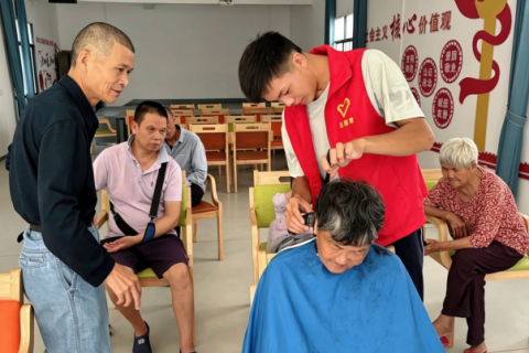 江西安远县塘村乡：爱心义剪进乡村 便民服务暖民心
