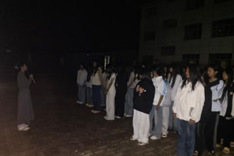 夜间演练筑防线 安全护航住校生&mdash;&mdash;江西信丰县九渡中学开展住校生应急疏散演练