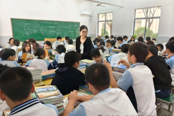 南昌县高中英语研训暨沈岚高中英语工作室工作研讨交流活动在向塘二中举行